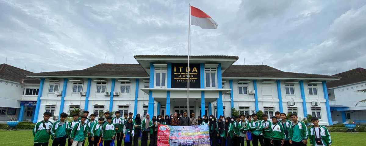 foto kampus Institut Teknologi Dirgantara Adisutjipto