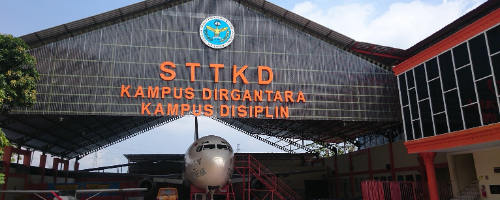 foto kampus Sekolah Tinggi Teknologi Kedirgantaraan